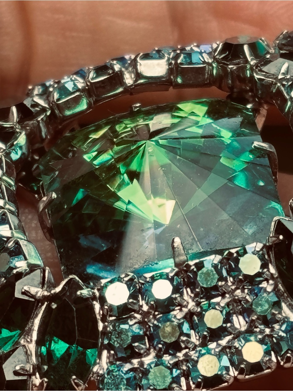 Emerald Green Rhinestone Brooch - Picture 2 of 7